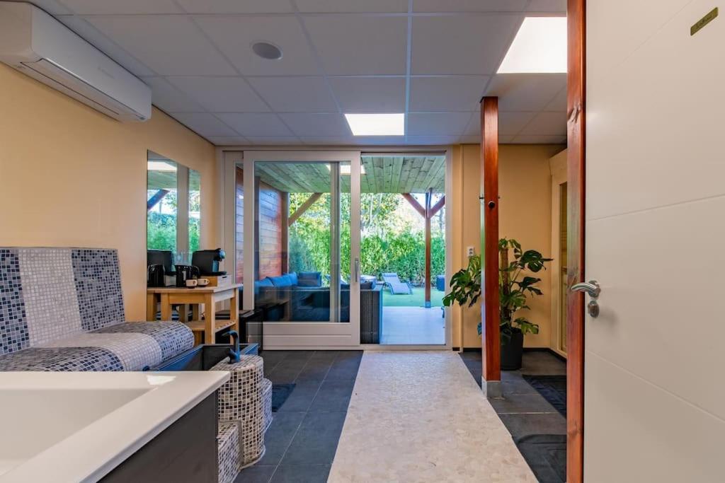 Wellness Studio Tiel Met Sauna En Jacuzzi Exteriér fotografie