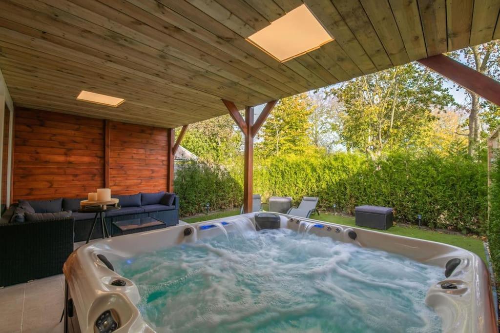 Wellness Studio Tiel Met Sauna En Jacuzzi Exteriér fotografie